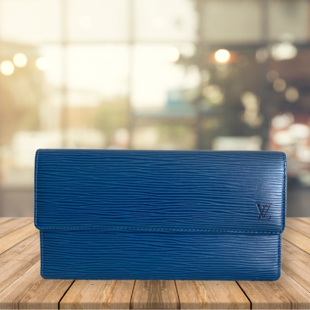 Louis Vuitton Epi Sarah Wallet in Electric Blue